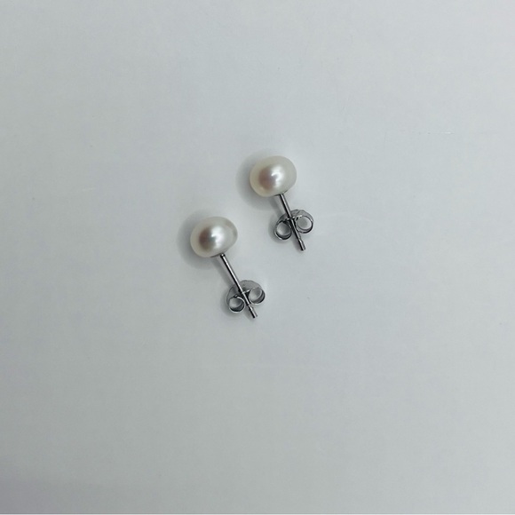 South Sea Pearl Button Earrings - Picture 3 of 4